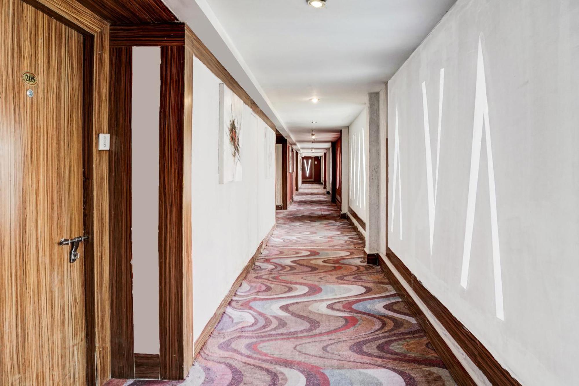 Townhouse 809 Royal Palms Hotel - Rose Collection Mumbai Luaran gambar