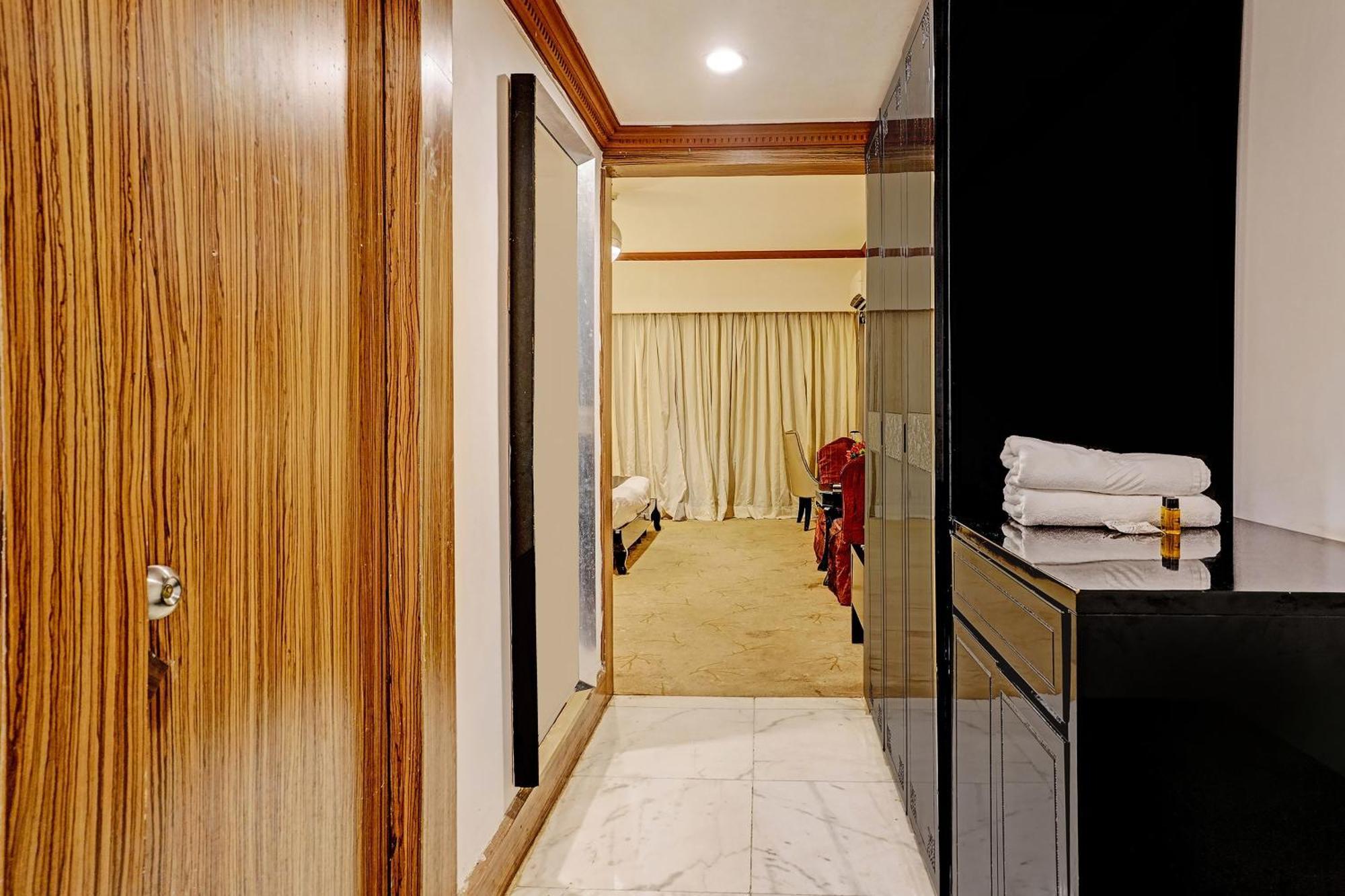 Townhouse 809 Royal Palms Hotel - Rose Collection Mumbai Luaran gambar